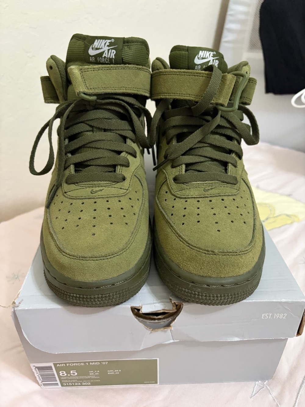 Nike Air Force 1 Mid ‘07 olive green